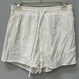 Princess Polly White Shorts in Size 6